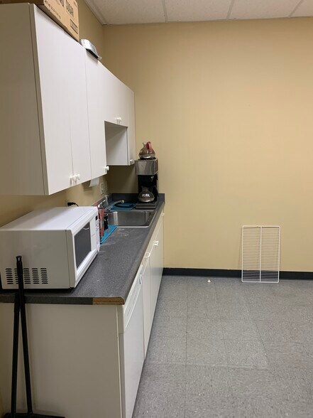 More Photos Of 526 Charity Way, Modesto Warehouse For Lease