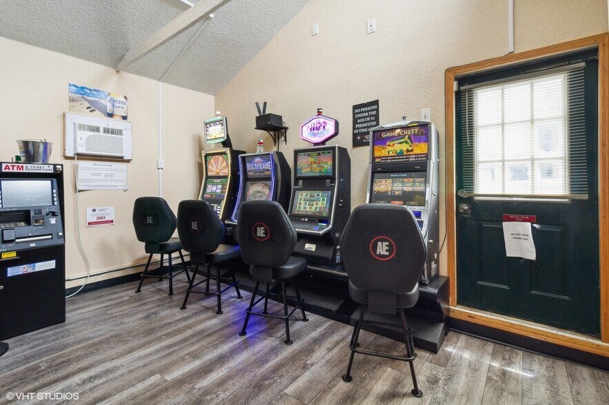 More Photos Of 309 E Walnut St, Oglesby Restaurant For Sale