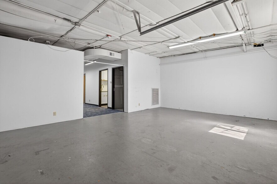 More Photos Of 12860 W Cedar Dr, Lakewood Light Manufacturing For Lease