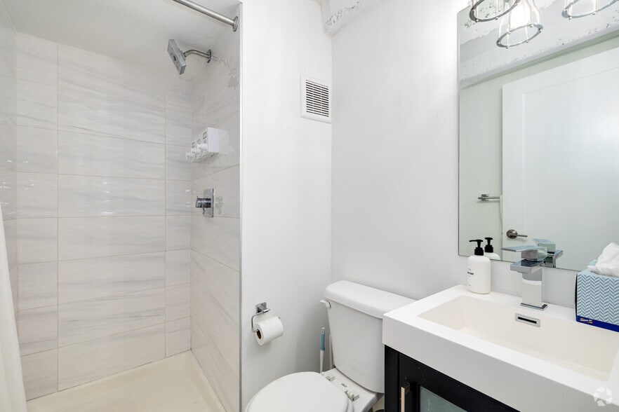 More Photos Of 220 S 47th St, Philadelphia Apartments For Lease