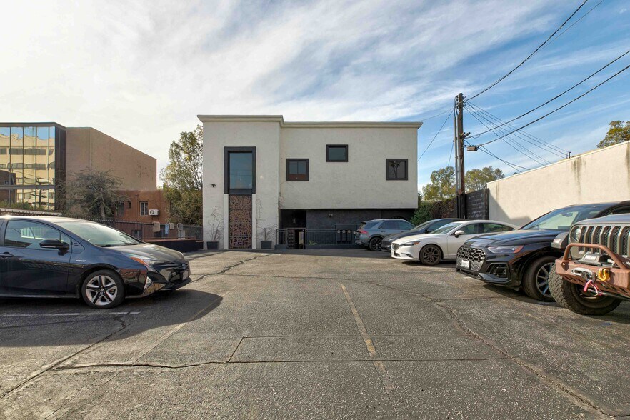 More Photos Of 210 S Kenwood St, Glendale Loft Creative Space For Lease