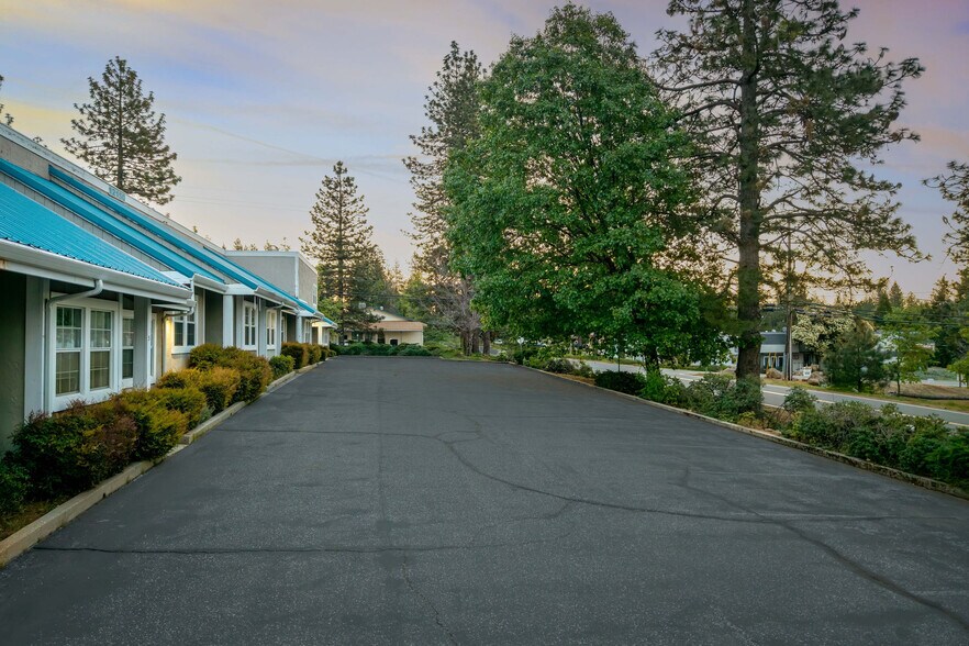 More Photos Of 12150 Charles Dr, Grass Valley Warehouse For Sale