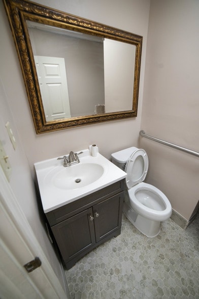 More Photos Of 875 Old Roswell Rd, Roswell Office For Sale