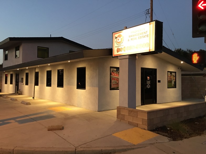 Primary Photo Of 3920 Stockdale Hwy, Bakersfield Office Residential For Lease