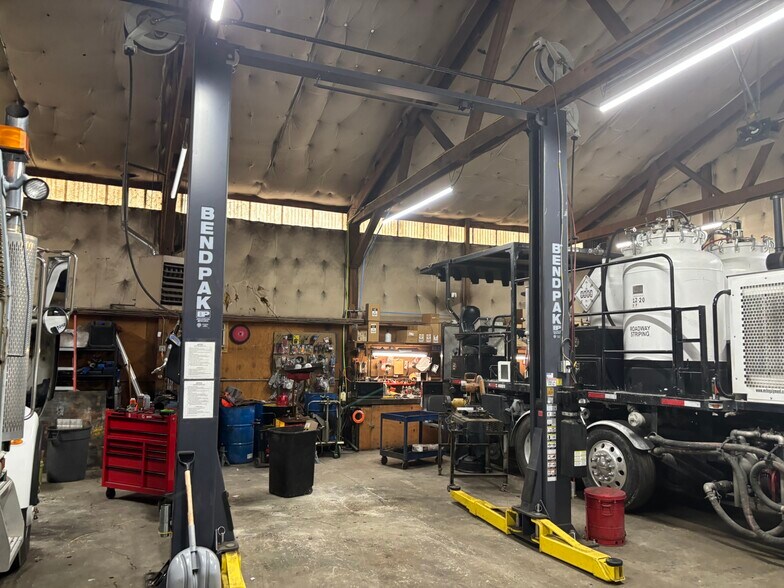 More Photos Of 2200 Industry Ln, Yakima Warehouse For Sale