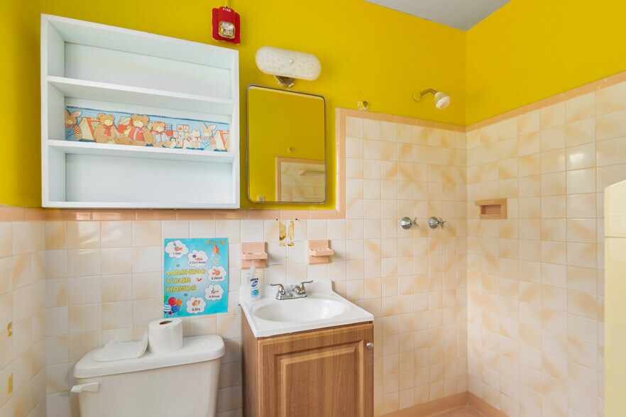 More Photos Of 4607 N Pine Hills Rd, Orlando Office Residential For Sale