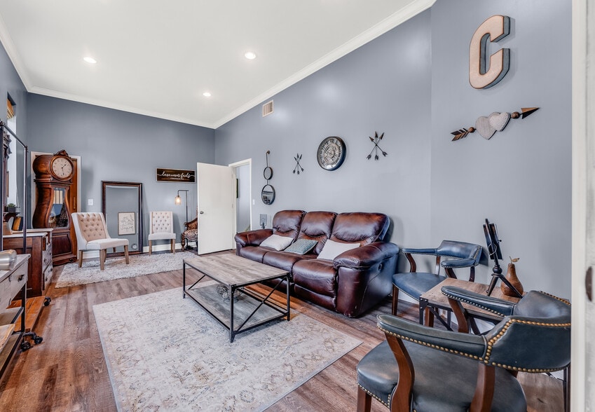 More Photos Of 801 E Park Ave, Fairmont Storefront For Sale