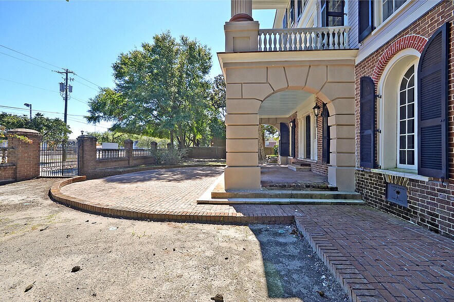 More Photos Of 635 E Bay St, Charleston Office Residential For Lease