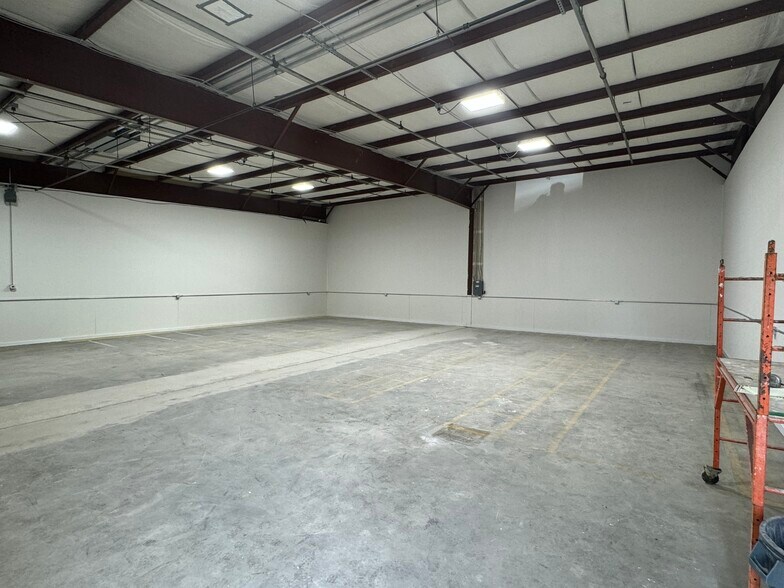 More Photos Of 140 Western Maryland Pky, Hagerstown Warehouse For Lease
