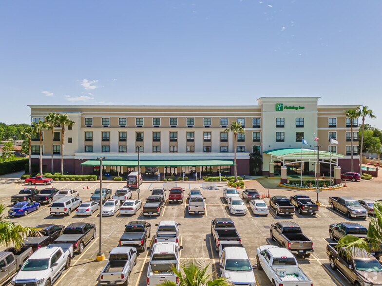 More Photos Of 1800 Martin Luther King Blvd, Houma Hotel For Sale