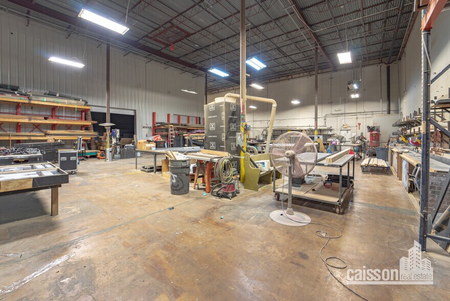 More Photos Of 4311 Director Dr, San Antonio Warehouse For Lease