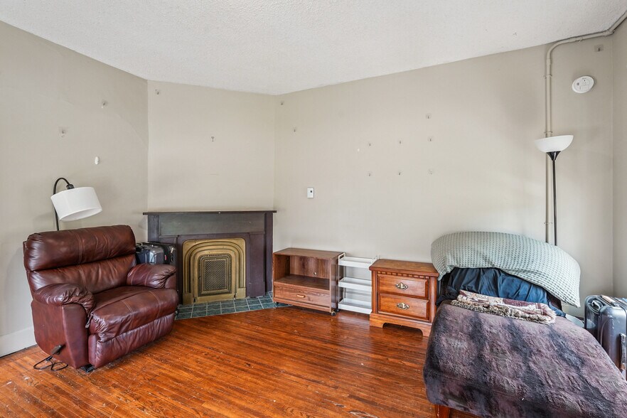 More Photos Of 920 High St, Grinnell Apartments For Sale