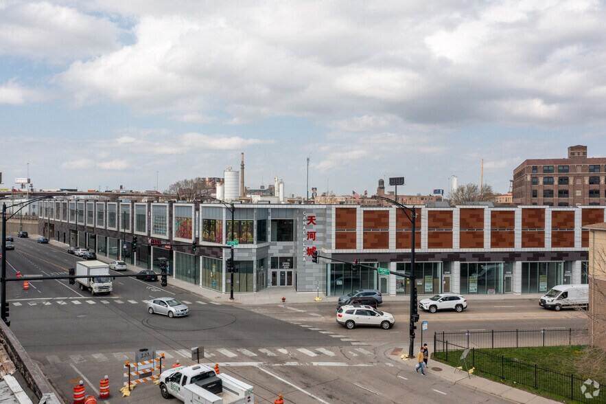More Photos Of 2252 S Canal St, Chicago Storefront For Lease