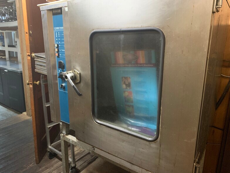 More Photos Of 48 School St, Lincoln Restaurant For Sale