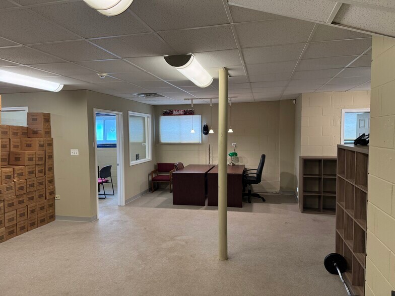 More Photos Of 4 Bonnie Ln, Yorkville Office For Sale