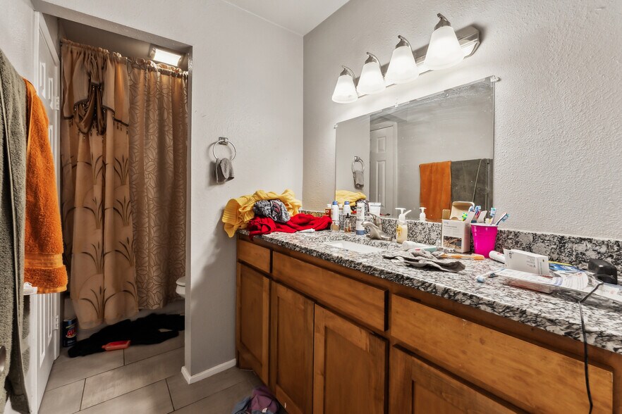 More Photos Of 2401-2411 Doreen St, Grand Prairie Apartments For Sale