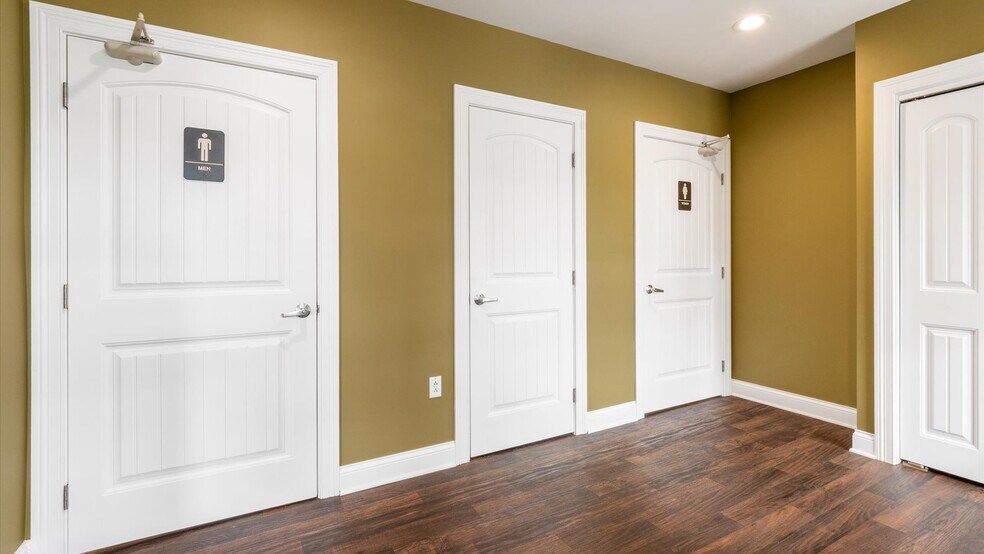 More Photos Of 120 W Main St, Somerset Flex For Sale
