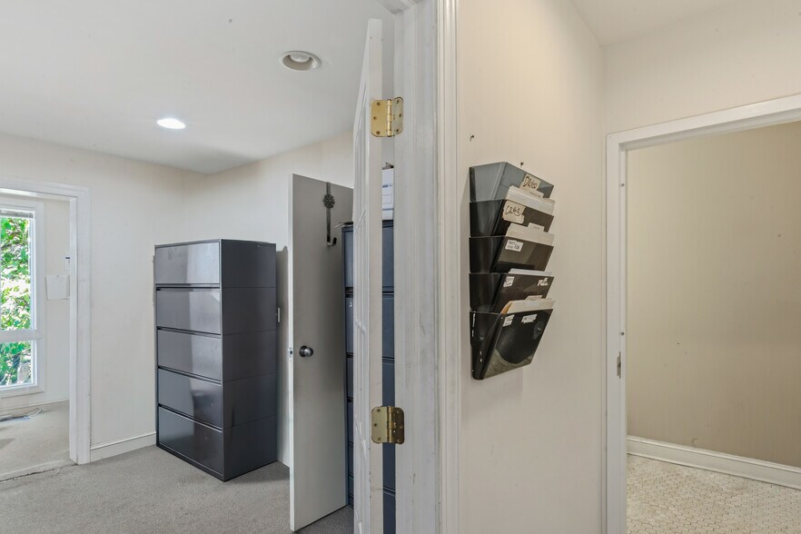 More Photos Of 1512 Marion Barry Ave SE, Washington Office For Sale