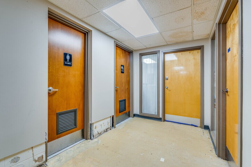 More Photos Of 1 Elm Sq, Andover Office Residential For Sale