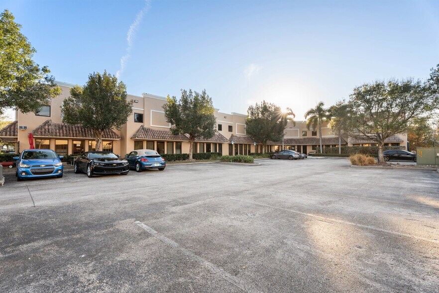 More Photos Of 2580-2590 SE Willoughby Blvd, Stuart Warehouse For Sale