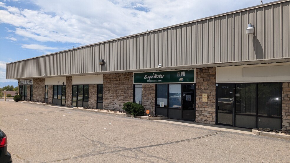 More Photos Of 2200 Chambers Rd, Aurora Warehouse For Sale