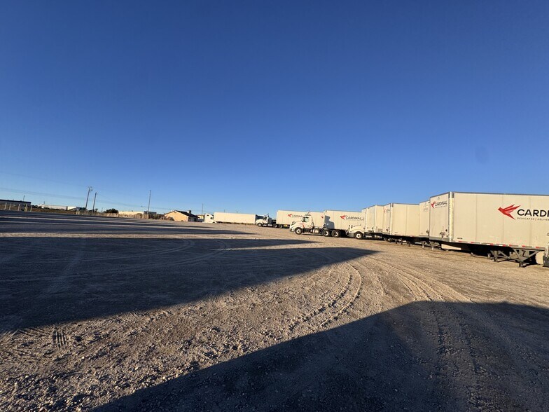 More Photos Of 17105 Darwin Ave, Hesperia Land For Lease