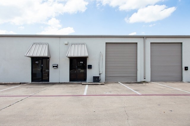 More Photos Of 500 S Belt Line Rd, Irving Warehouse For Lease
