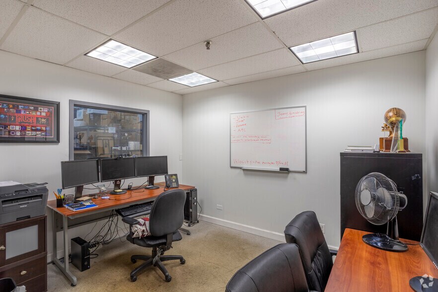 More Photos Of 3501 Woodhead Dr, Northbrook Warehouse For Lease