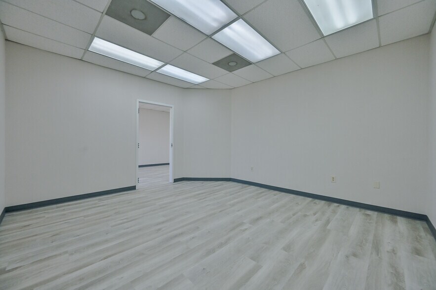 More Photos Of 4664 Lawrenceville Hwy NW, Lilburn Freestanding For Sale