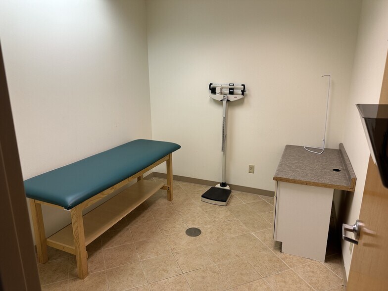 More Photos Of 461 Brown Blvd, Bourbonnais Medical For Lease