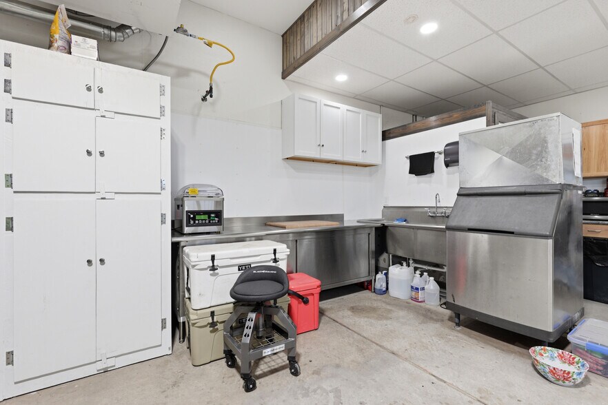 More Photos Of 11700 Sturgis Rd, Summerset Warehouse For Sale