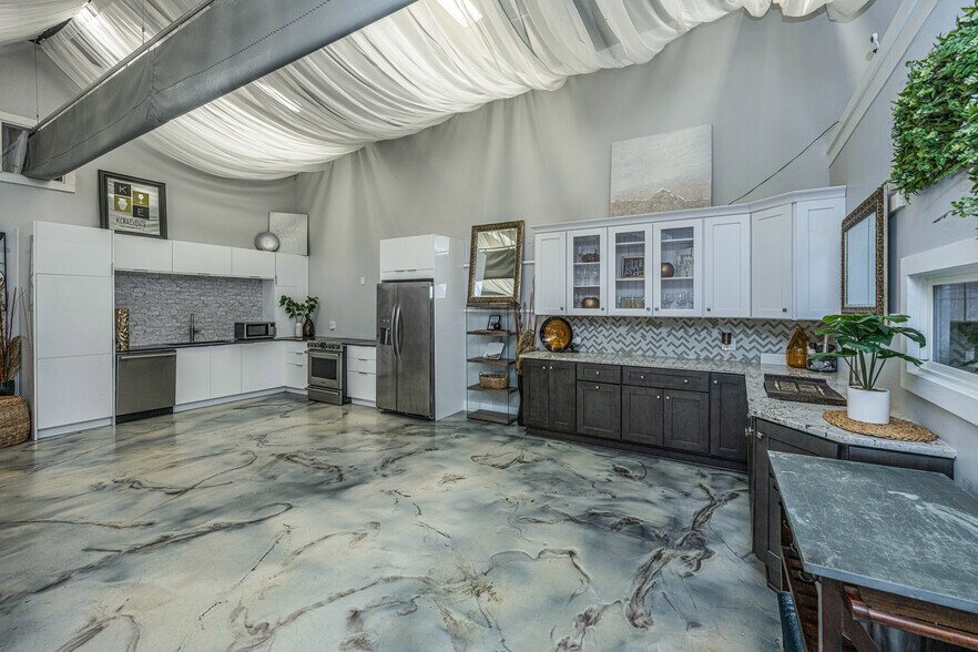 More Photos Of 622 Old Trolley Rd, Summerville Storefront For Sale