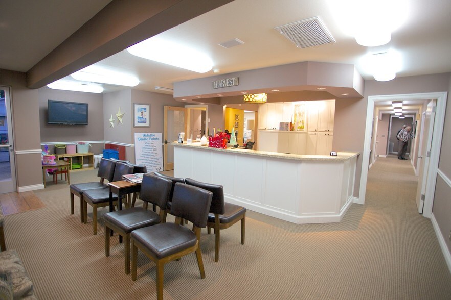 More Photos Of 106 E 2nd St, Molalla Medical For Sale