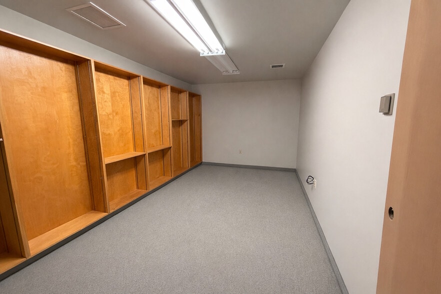 More Photos Of 100 W Guilford St, Thomasville Office For Lease