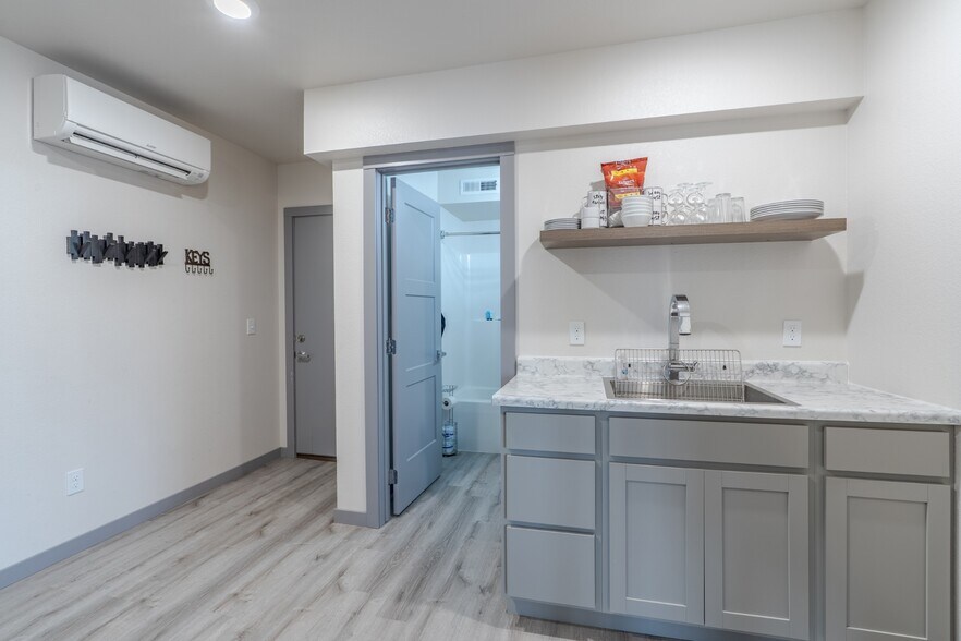 More Photos Of 632 Mount Rushmore Rd, Custer Specialty For Sale