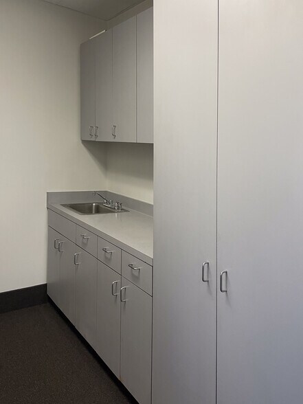 More Photos Of 332 W Brenna Ln, Orange Warehouse For Lease