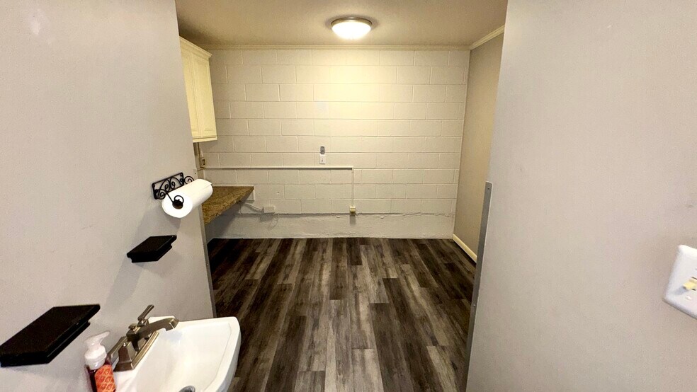 More Photos Of 211 N 5th St, Mcalester Office For Lease