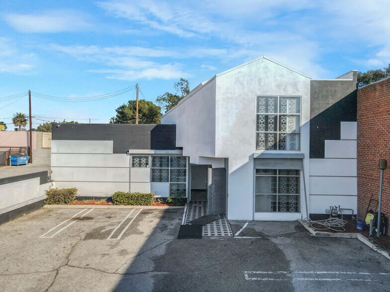 Primary Photo Of 214 S Locust St, Inglewood Medical For Lease