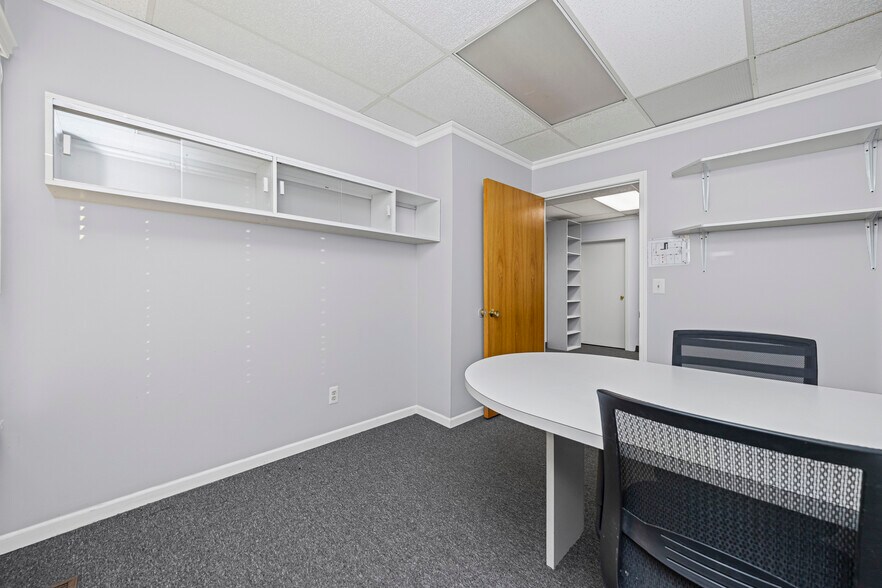 More Photos Of 30521 Schoenherr Rd, Warren Medical For Lease