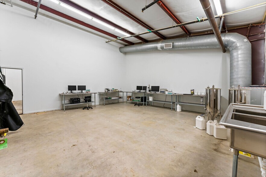 More Photos Of 28925 Nichols Sawmill Rd, Magnolia Warehouse For Lease
