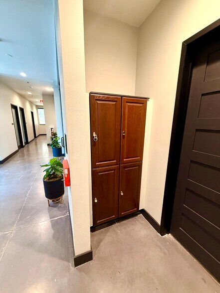 More Photos Of 2204 Western Trails Blvd, Austin Loft Creative Space For Sale