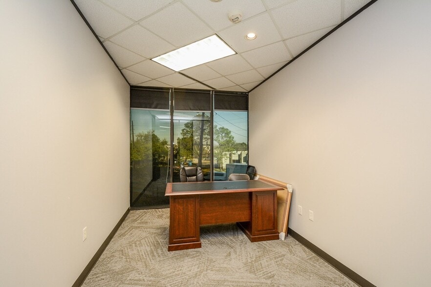 More Photos Of 6100 Corporate Dr, Houston Office For Sale