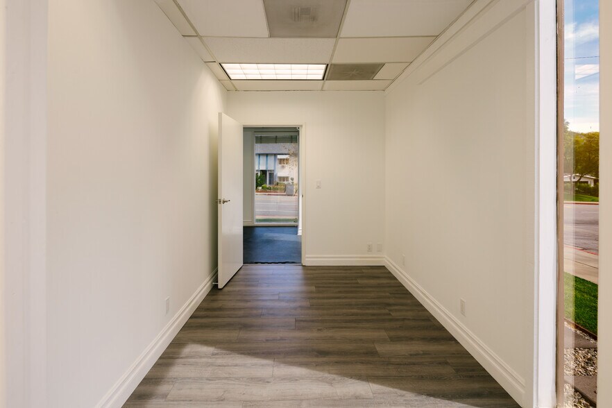 More Photos Of 2505 Canada Blvd, Glendale Office For Lease