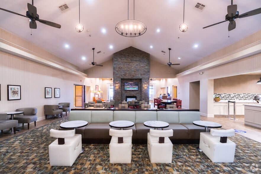 More Photos Of 1340 N Sam Houston Pky E, Houston Hotel For Sale
