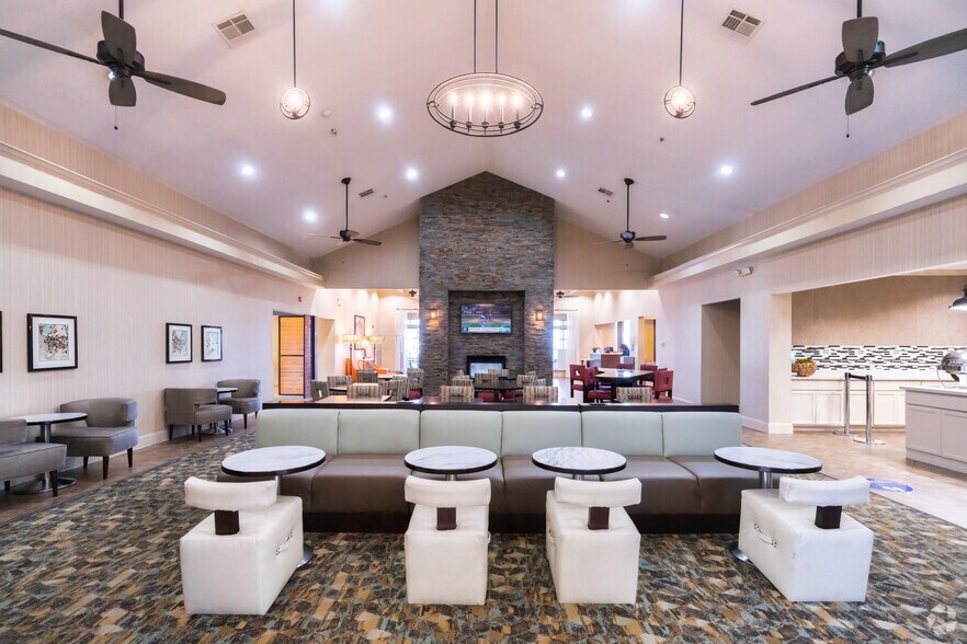 More Photos Of 1340 N Sam Houston Pky E, Houston Hotel For Sale