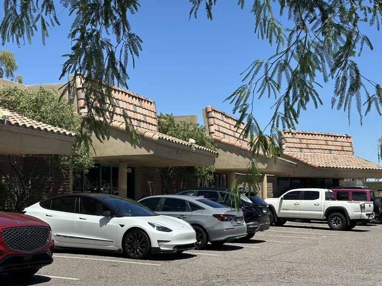More Photos Of 5030 E Warner Rd, Phoenix Storefront Retail Office For Lease