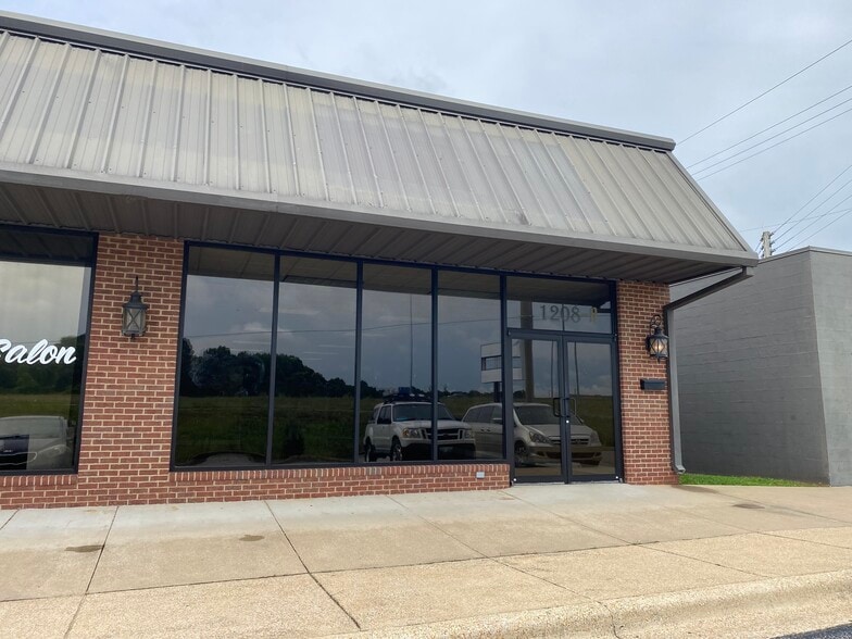 More Photos Of 1208A Helton Dr, Florence General Retail For Lease