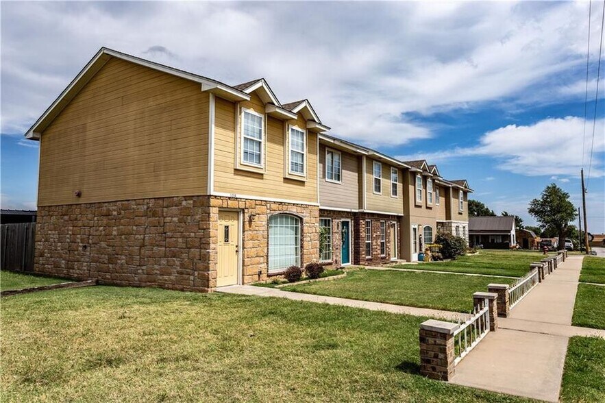 More Photos Of 108-118 E Blake St, Hinton Apartments For Sale