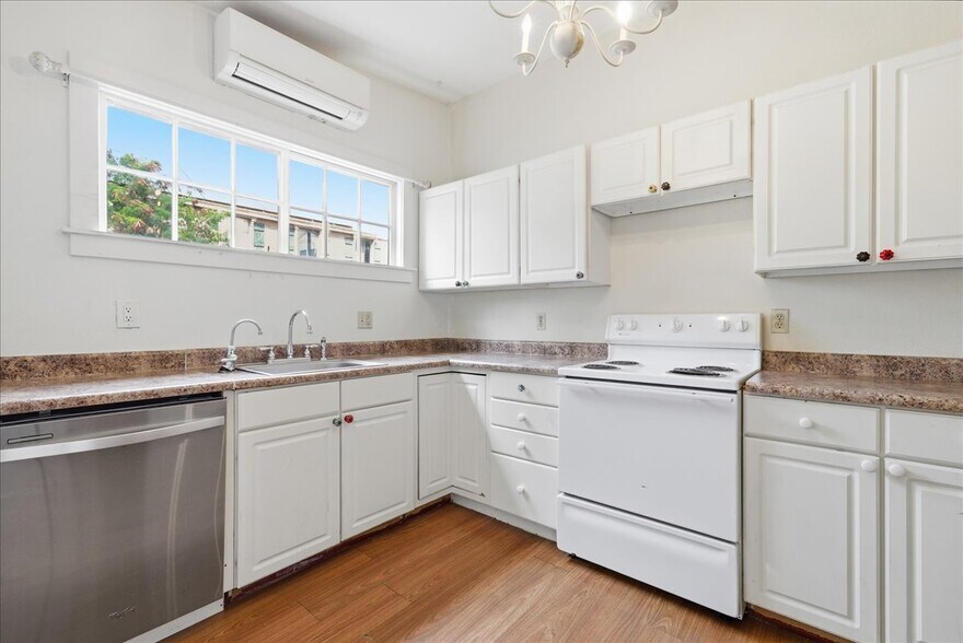 More Photos Of 145 N Market St, Wailuku Storefront Retail Residential For Lease