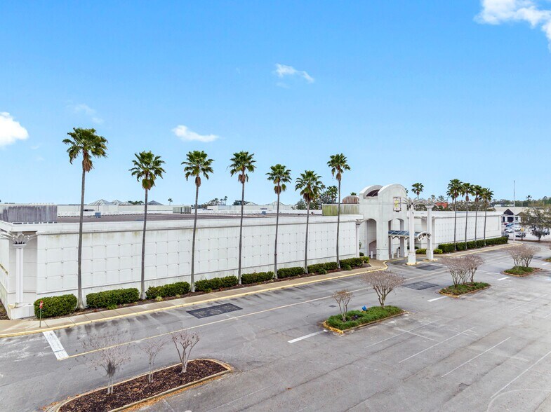 More Photos Of 3520 US Highway 98 N, Lakeland Department Store For Sale